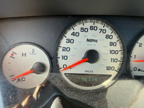 Used 2004 Dodge Neon SXT image 23