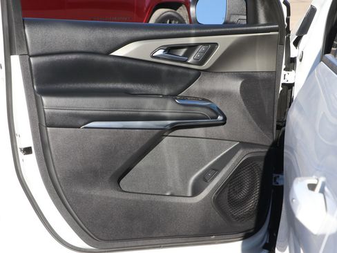 Used 2025 Chevrolet Traverse LT image 10