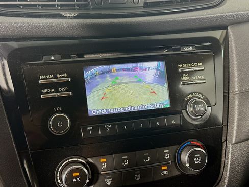 Used 2017 Nissan Rogue S FWD image 19