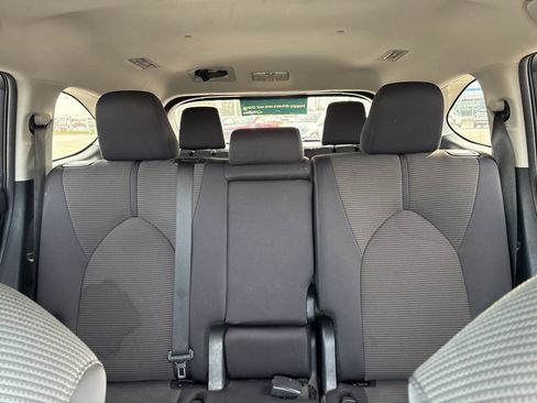 Used 2024 Toyota Highlander LE AWD/4WD image 46