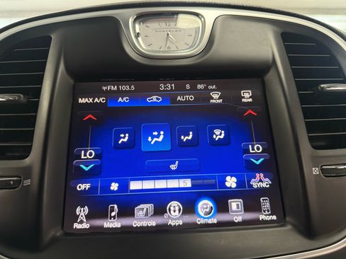 Used 2015 Chrysler 300 Limited image 17