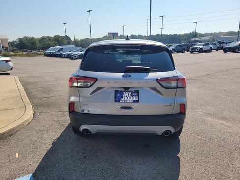 Used 2022 Ford Escape SE image 4