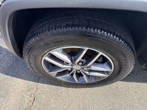 Used 2018 Jeep Grand Cherokee Limited image 15