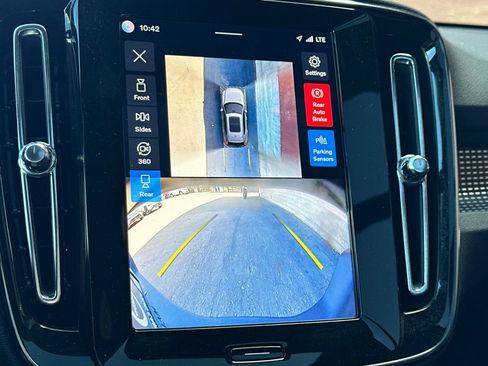 Certified 2025 Volvo XC40 B5 Plus image 23