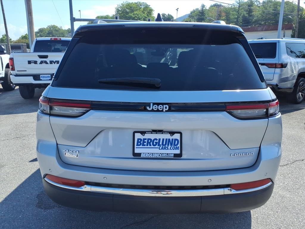 Used 2024 Jeep Grand Cherokee Laredo X w/ Luxury Tech Group I AWD/4WD image 5