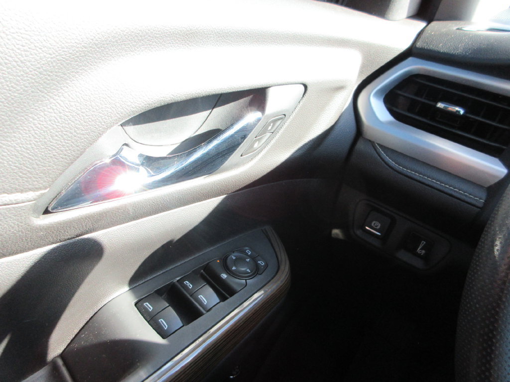 Used 2022 GMC Acadia SLE w/ Driver Convenience Package FWD image 28