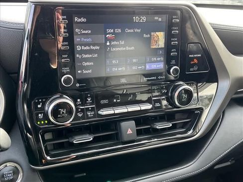 Used 2022 Toyota Highlander Limited image 12
