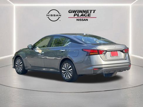Used 2024 Nissan Altima 2.5 SV image 18
