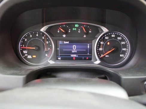 Used 2023 GMC Acadia SLE image 13