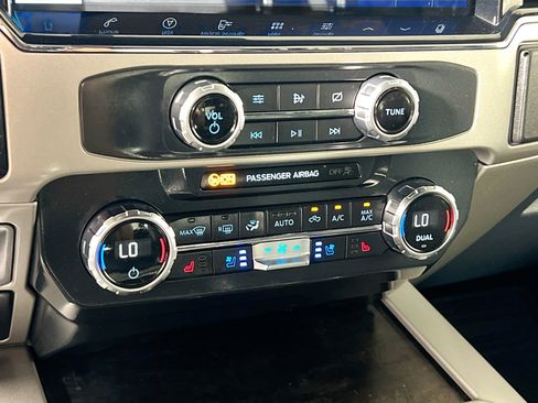 Used 2022 Ford F350 Lariat w/ Lariat Ultimate Package AWD/4WD image 27