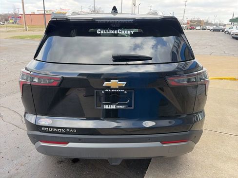 Used 2025 Chevrolet Equinox LT w/ Convenience Package II image 11