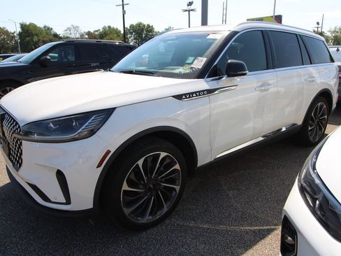 Used 2025 Lincoln Aviator Reserve w/ Equipment Group 201A AWD/4WD image 5