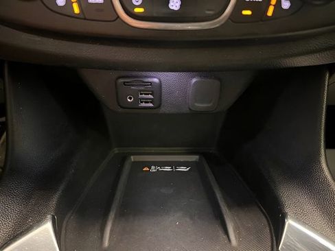 Used 2023 Chevrolet Traverse LT w/ LT Premium Package AWD/4WD image 33