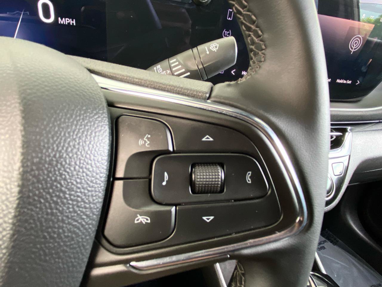 Used 2025 Buick Envista Sport Touring FWD image 28