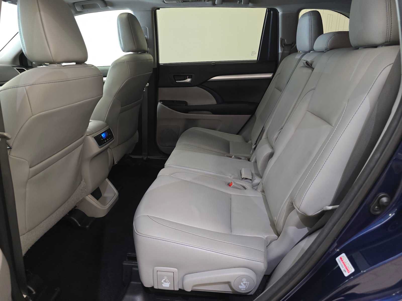 Used 2016 Toyota Highlander XLE AWD/4WD image 24