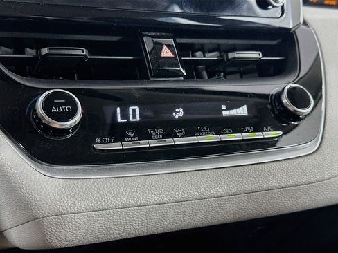 Used 2020 Toyota Corolla LE FWD image 23