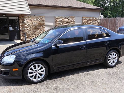 Used 2010 Volkswagen Jetta SE FWD image 4