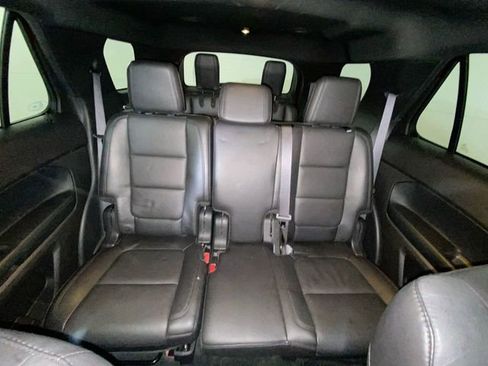 Used 2014 Ford Explorer XLT w/ Equipment Group 202A image 10