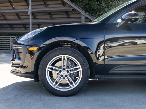 Certified 2025 Porsche Macan image 13