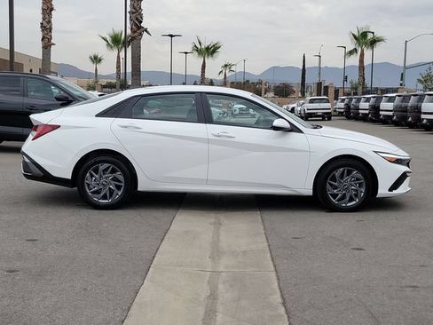 New 2026 Hyundai Elantra Hybrid FWD image 30