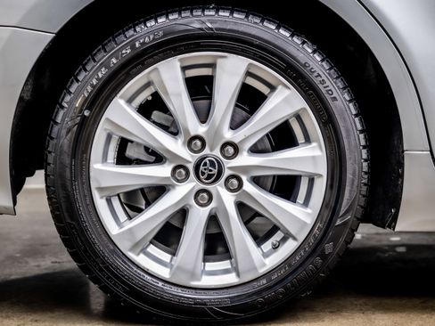 Used 2018 Toyota Camry LE image 35