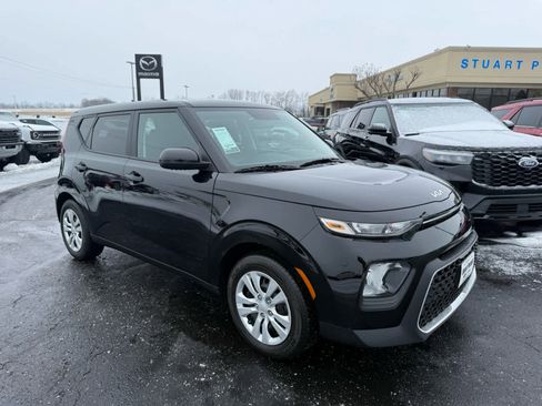 Used 2022 Kia Soul LX image 1