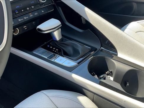 New 2025 Hyundai Elantra Limited image 8