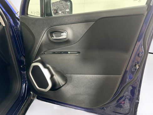 Used 2021 Jeep Renegade Sport FWD image 30