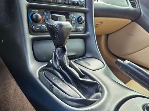 Used 2004 Chevrolet Corvette Coupe w/ Roof Package image 11