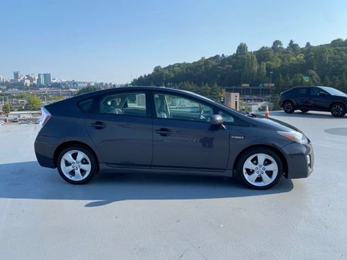 Used 2010 Toyota Prius Five FWD image 2