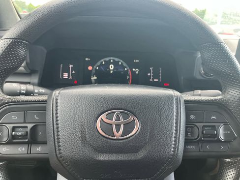 Used 2024 Toyota Tacoma SR5 AWD/4WD image 17