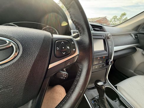 Used 2017 Toyota Camry SE image 15