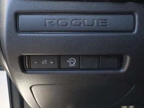 Used 2024 Nissan Rogue S FWD image 15
