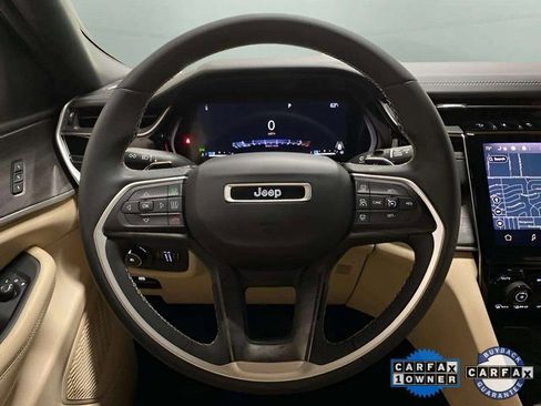 Used 2023 Jeep Grand Cherokee Limited w/ Luxury Tech Group II image 10