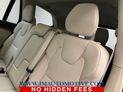 Used 2021 Volvo XC90 T6 Momentum image 16