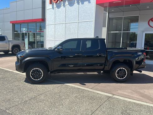 Certified 2024 Toyota Tacoma TRD Off-Road w/ TRD Off Road Upgrade Package AWD/4WD image 4