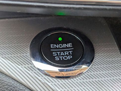 Used 2020 Ford Explorer XLT w/ Equipment Group 202A RWD image 20