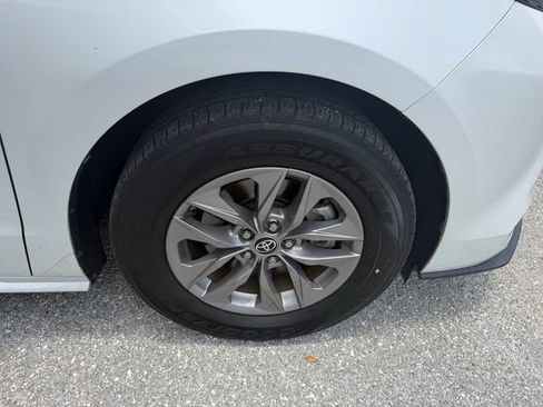 Used 2023 Toyota Sienna XLE FWD image 11