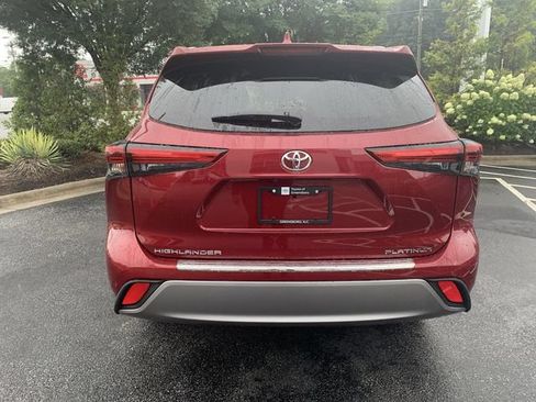 Used 2022 Toyota Highlander Platinum FWD image 7