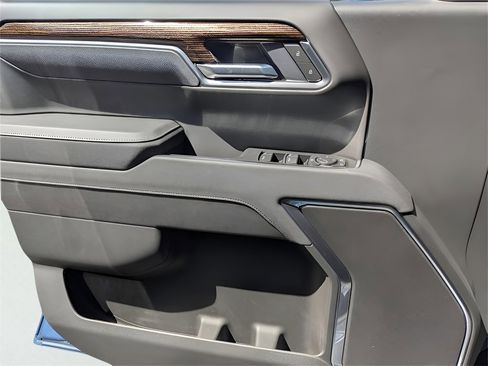 New 2025 GMC Sierra 1500 Elevation image 18