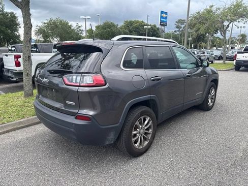 Used 2019 Jeep Cherokee Latitude Plus w/ Cold Weather Group AWD/4WD image 3
