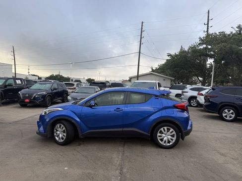 Used 2019 Toyota C-HR LE image 8