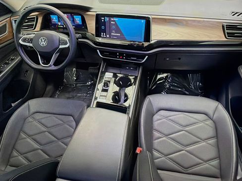 Used 2024 Volkswagen Atlas SE image 12