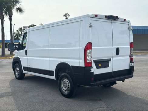 Used 2023 RAM ProMaster 2500 FWD image 3