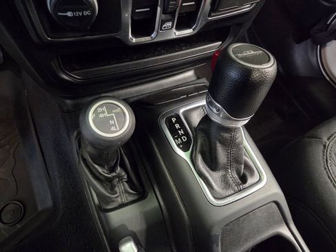 Certified 2021 Jeep Gladiator Willys image 7