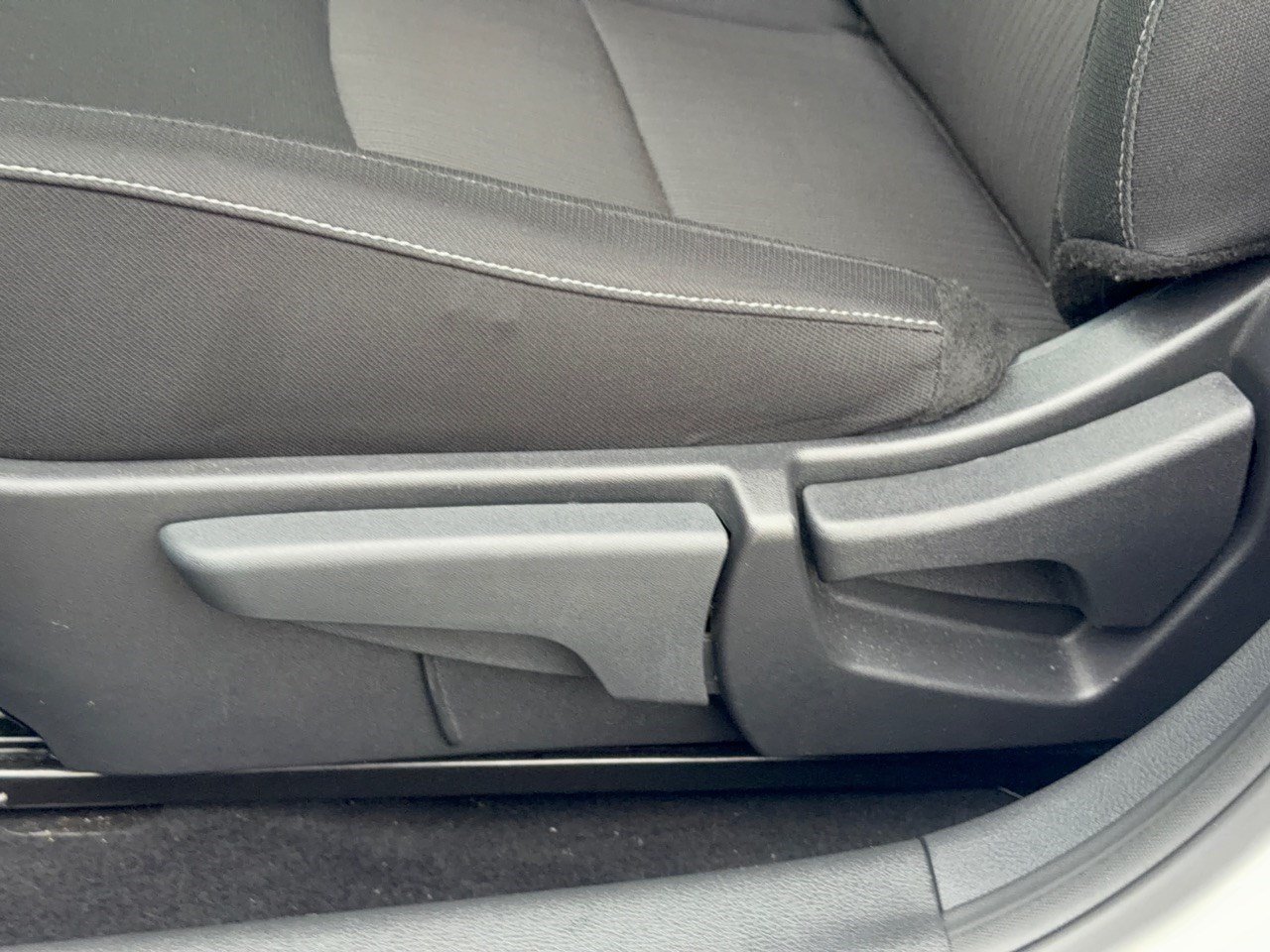 Used 2025 Nissan Sentra SV FWD image 16