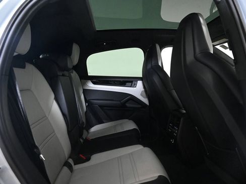Certified 2025 Porsche Cayenne S image 19