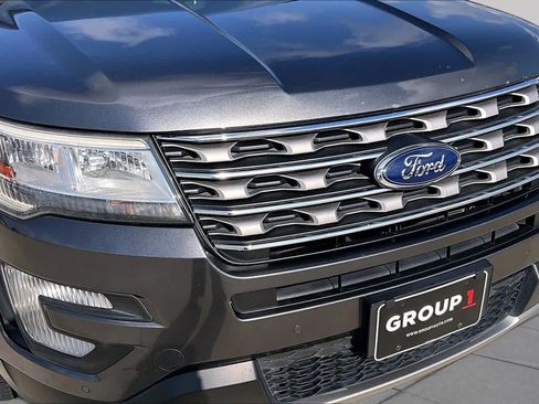 Used 2017 Ford Explorer XLT w/ Equipment Group 202A AWD/4WD image 28