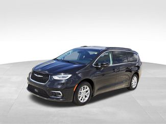 Used 2022 Chrysler Pacifica Touring-L video 2