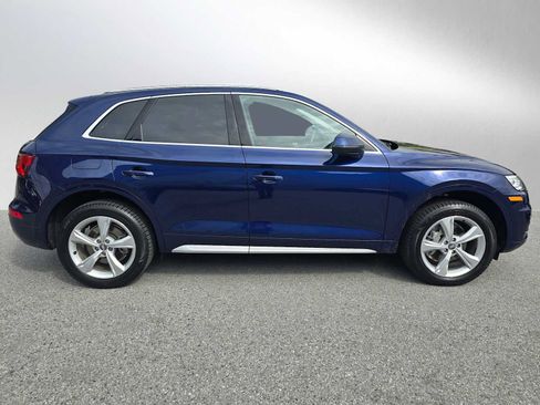 Used 2020 Audi Q5 2.0T Premium w/ Convenience Package image 2